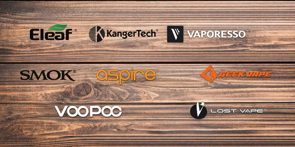 Logos des marques de cigarettes électroniques qui ont marqué l’évolution des Pods et Mods : Eleaf, Kangertech, Vaporesso, Geek Vape, SMOK, Aspire, Voopoo et Lost Vape, sur fond bois clair.